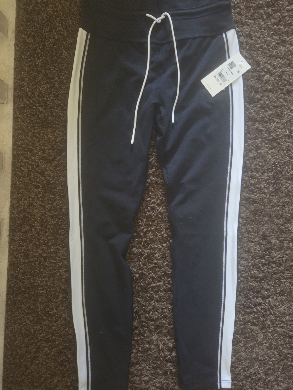 Vuori Daily Legging with White Side Stripe Ink In Medium